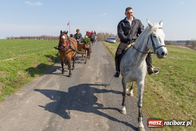 Zdjęcie w galerii na portalu naszraciborz.pl: W drodze do kościółka św. Krzyża wiadomości z regionu