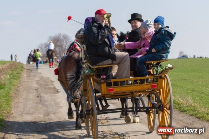 Zdjęcie w galerii na portalu naszraciborz.pl: W drodze do kościółka św. Krzyża wiadomości z regionu