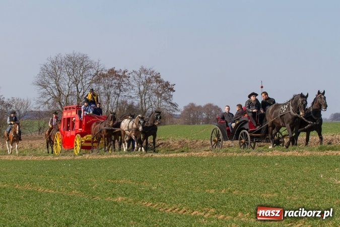 Zdjęcie w galerii na portalu naszraciborz.pl: W drodze do kościółka św. Krzyża wiadomości z regionu