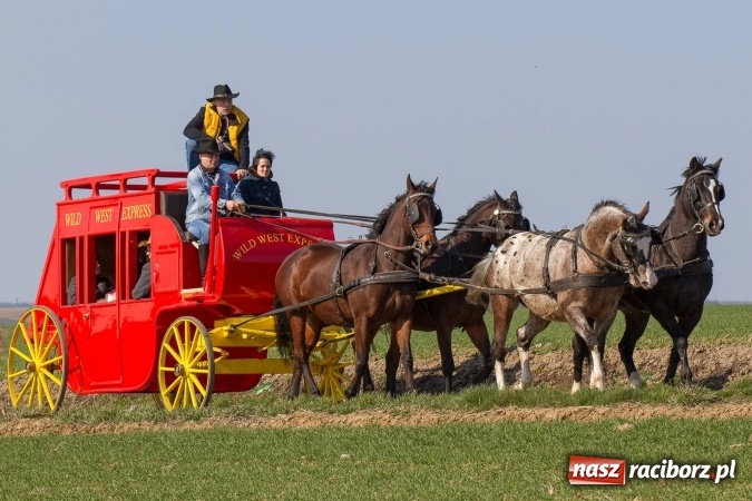 Zdjęcie w galerii na portalu naszraciborz.pl: W drodze do kościółka św. Krzyża wiadomości z regionu