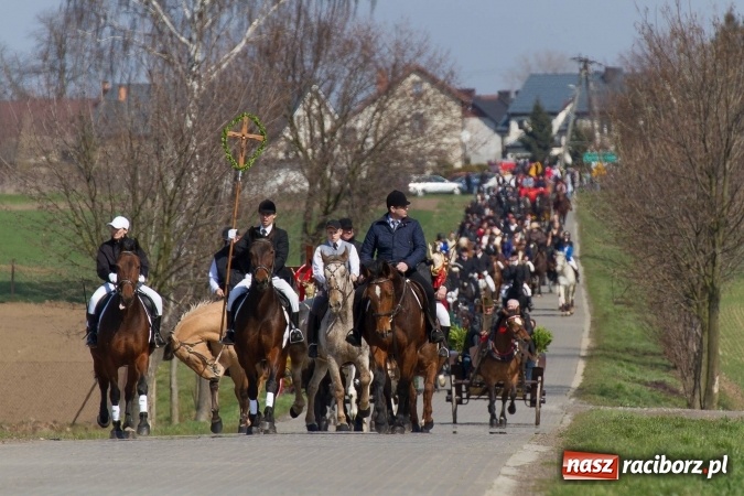 Zdjęcie w galerii na portalu naszraciborz.pl: W drodze do kościółka św. Krzyża wiadomości z regionu