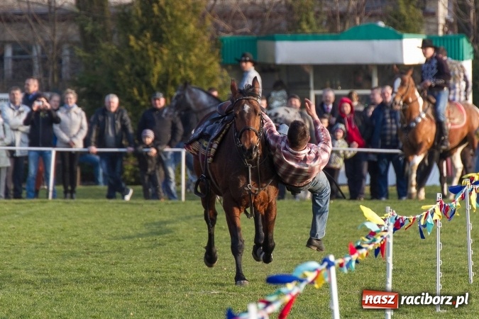 Zdjęcie w galerii na portalu naszraciborz.pl: Wielkanocny festyn konny w Pietrowicach Wielkich wiadomości z regionu
