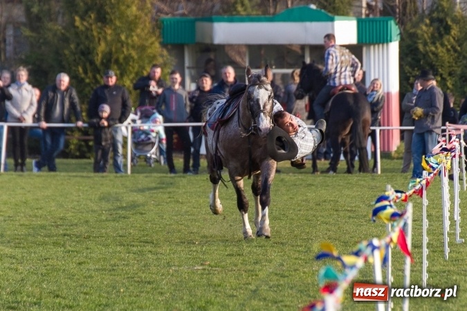 Zdjęcie w galerii na portalu naszraciborz.pl: Wielkanocny festyn konny w Pietrowicach Wielkich wiadomości z regionu