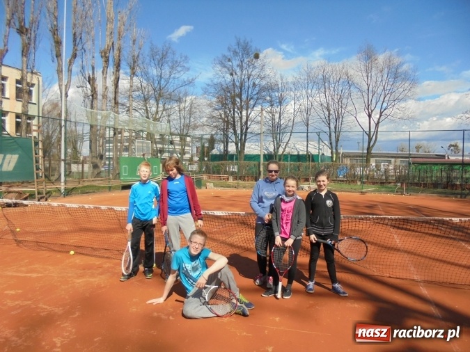 Zdjęcie w galerii na portalu naszraciborz.pl: Kort tenisowy Rafako S.A. gotowy do gry  wiadomości z regionu
