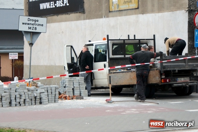 Zdjęcie w galerii na portalu naszraciborz.pl: Znika rudera i kiosk, odświeżone rondo, czyli co nowego w mieście Racib&oacute;rz wiadomości z regionu