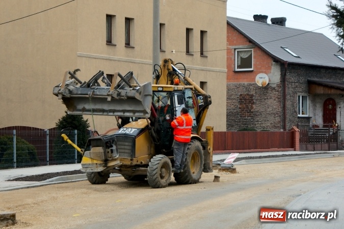 Zdjęcie w galerii na portalu naszraciborz.pl: Znika rudera i kiosk, odświeżone rondo, czyli co nowego w mieście Racib&oacute;rz wiadomości z regionu