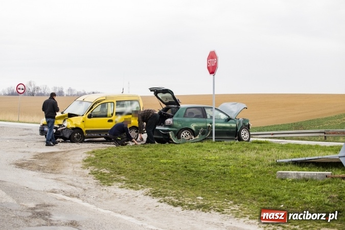 Zdjęcie w galerii na portalu naszraciborz.pl: Przy DK45 w Rudniku zderzyły się audi i renault wiadomości z regionu