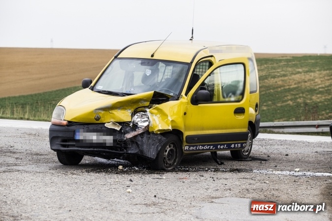 Zdjęcie w galerii na portalu naszraciborz.pl: Przy DK45 w Rudniku zderzyły się audi i renault wiadomości z regionu