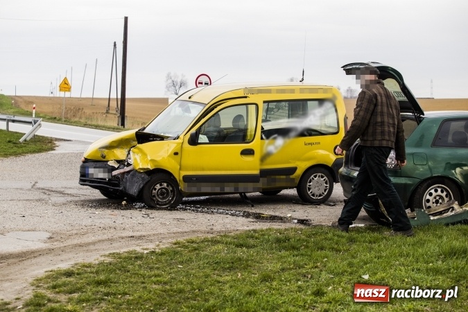 Zdjęcie w galerii na portalu naszraciborz.pl: Przy DK45 w Rudniku zderzyły się audi i renault wiadomości z regionu