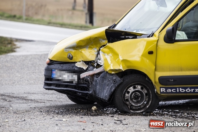 Zdjęcie w galerii na portalu naszraciborz.pl: Przy DK45 w Rudniku zderzyły się audi i renault wiadomości z regionu