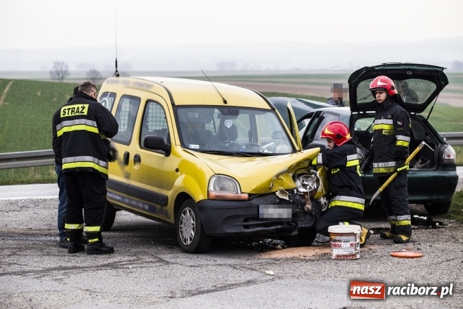 Zdjęcie w galerii na portalu naszraciborz.pl: Przy DK45 w Rudniku zderzyły się audi i renault wiadomości z regionu