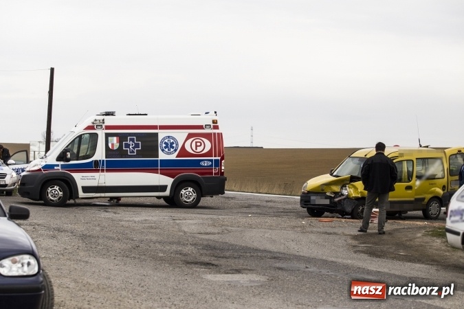 Zdjęcie w galerii na portalu naszraciborz.pl: Przy DK45 w Rudniku zderzyły się audi i renault wiadomości z regionu