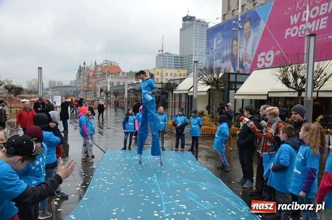 Zdjęcie w galerii na portalu naszraciborz.pl: Start kampanii ŁAPMY WODĘ w Katowicach  wiadomości z regionu
