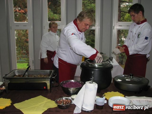 Zdjęcie w galerii na portalu naszraciborz.pl: Przenikanie kultur w bibliotece wiadomości z regionu