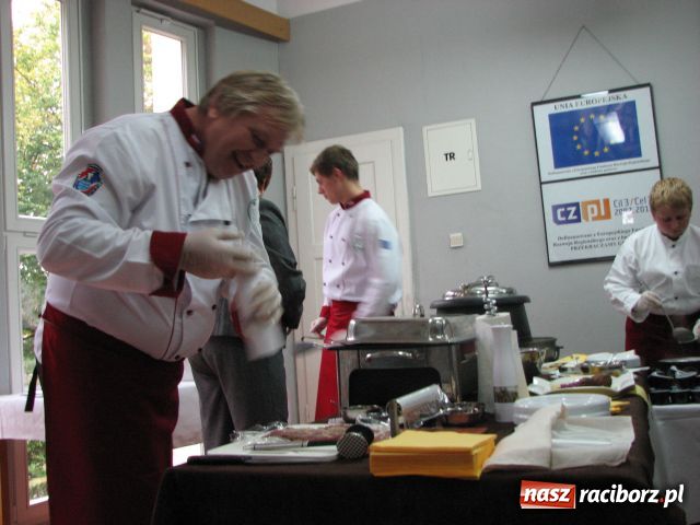 Zdjęcie w galerii na portalu naszraciborz.pl: Przenikanie kultur w bibliotece wiadomości z regionu