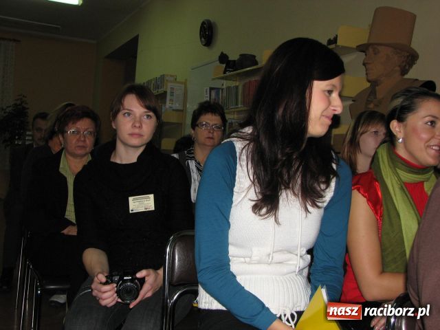 Zdjęcie w galerii na portalu naszraciborz.pl: Przenikanie kultur w bibliotece wiadomości z regionu