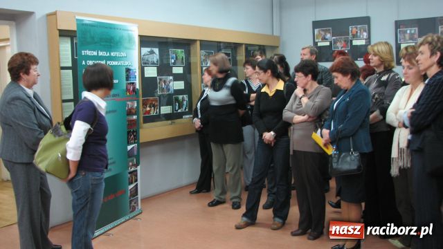 Zdjęcie w galerii na portalu naszraciborz.pl: Przenikanie kultur w bibliotece wiadomości z regionu