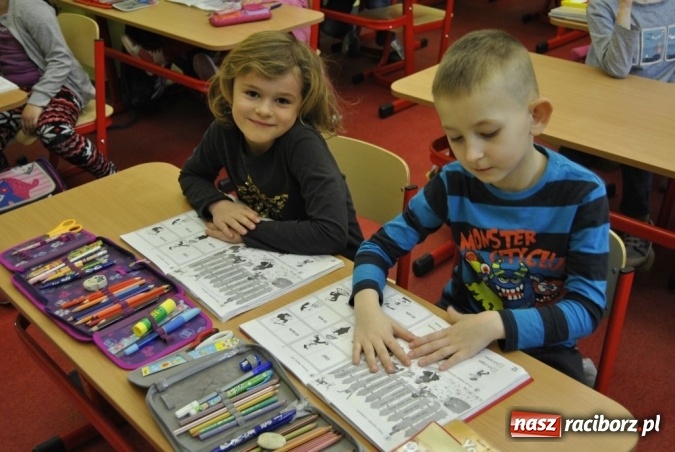 Zdjęcie w galerii na portalu naszraciborz.pl: Atrakcyjne zajęcia dla lepszej adaptacji sześciolatków w szkole  wiadomości z regionu