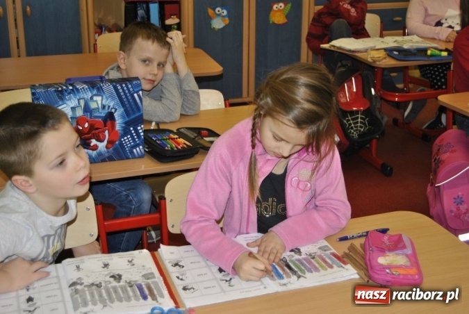 Zdjęcie w galerii na portalu naszraciborz.pl: Atrakcyjne zajęcia dla lepszej adaptacji sześciolatków w szkole  wiadomości z regionu