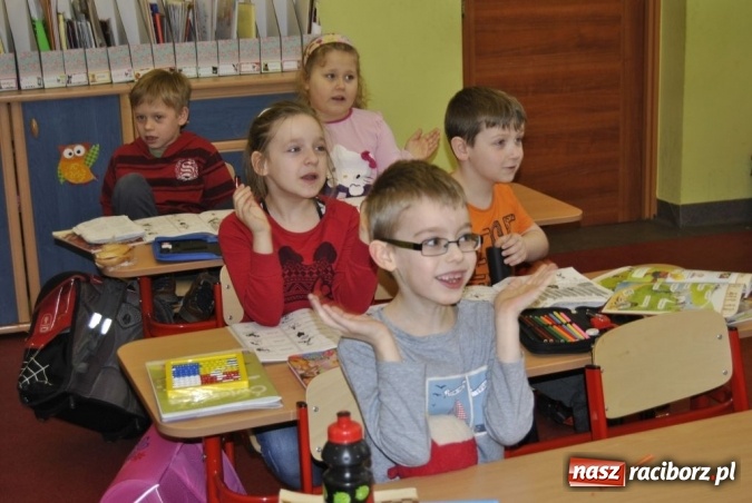 Zdjęcie w galerii na portalu naszraciborz.pl: Atrakcyjne zajęcia dla lepszej adaptacji sześciolatków w szkole  wiadomości z regionu