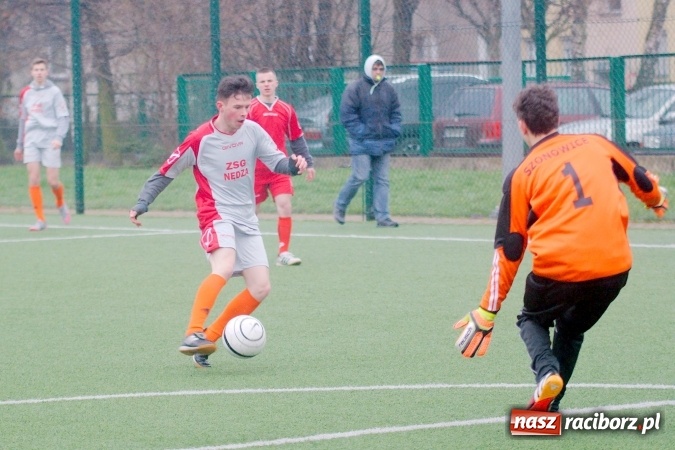 Zdjęcie w galerii na portalu naszraciborz.pl: Coca-Cola Cup na Orliku przy Kasprowicza. Gimnazjum numer 1 najlepsze wiadomości z regionu