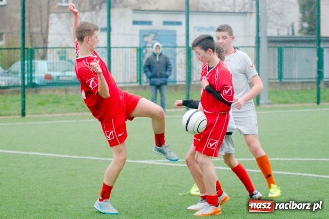 Zdjęcie w galerii na portalu naszraciborz.pl: Coca-Cola Cup na Orliku przy Kasprowicza. Gimnazjum numer 1 najlepsze wiadomości z regionu