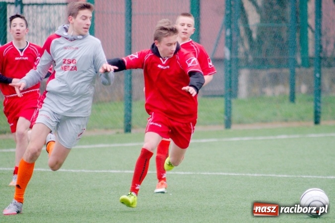 Zdjęcie w galerii na portalu naszraciborz.pl: Coca-Cola Cup na Orliku przy Kasprowicza. Gimnazjum numer 1 najlepsze wiadomości z regionu