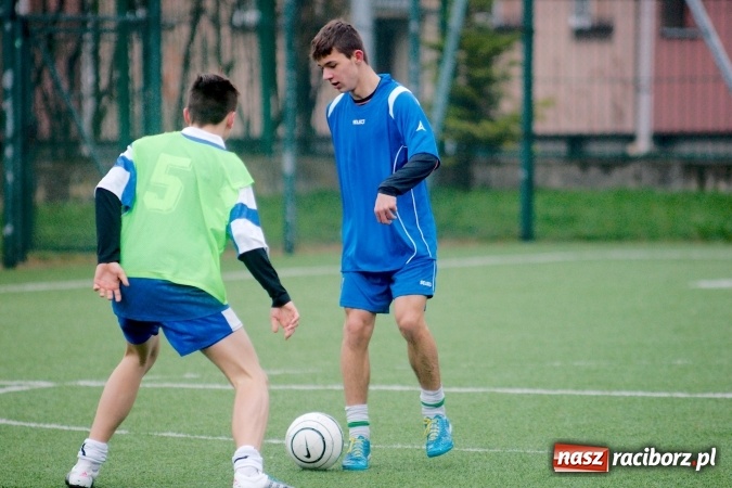 Zdjęcie w galerii na portalu naszraciborz.pl: Coca-Cola Cup na Orliku przy Kasprowicza. Gimnazjum numer 1 najlepsze wiadomości z regionu