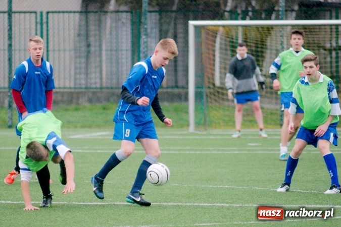 Zdjęcie w galerii na portalu naszraciborz.pl: Coca-Cola Cup na Orliku przy Kasprowicza. Gimnazjum numer 1 najlepsze wiadomości z regionu