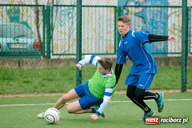 Zdjęcie w galerii na portalu naszraciborz.pl: Coca-Cola Cup na Orliku przy Kasprowicza. Gimnazjum numer 1 najlepsze wiadomości z regionu