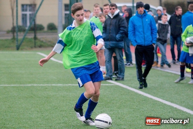 Zdjęcie w galerii na portalu naszraciborz.pl: Coca-Cola Cup na Orliku przy Kasprowicza. Gimnazjum numer 1 najlepsze wiadomości z regionu