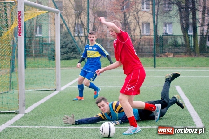 Zdjęcie w galerii na portalu naszraciborz.pl: Coca-Cola Cup na Orliku przy Kasprowicza. Gimnazjum numer 1 najlepsze wiadomości z regionu