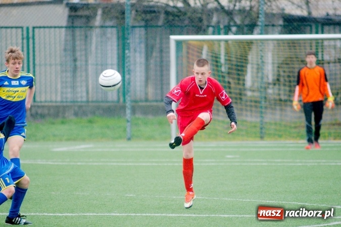 Zdjęcie w galerii na portalu naszraciborz.pl: Coca-Cola Cup na Orliku przy Kasprowicza. Gimnazjum numer 1 najlepsze wiadomości z regionu