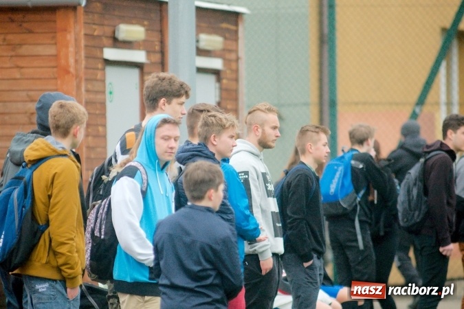 Zdjęcie w galerii na portalu naszraciborz.pl: Coca-Cola Cup na Orliku przy Kasprowicza. Gimnazjum numer 1 najlepsze wiadomości z regionu