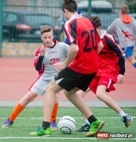 Zdjęcie w galerii na portalu naszraciborz.pl: Coca-Cola Cup na Orliku przy Kasprowicza. Gimnazjum numer 1 najlepsze wiadomości z regionu
