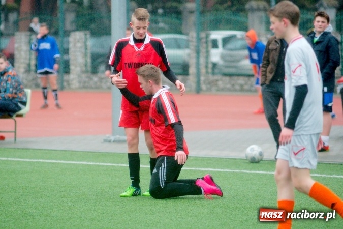 Zdjęcie w galerii na portalu naszraciborz.pl: Coca-Cola Cup na Orliku przy Kasprowicza. Gimnazjum numer 1 najlepsze wiadomości z regionu
