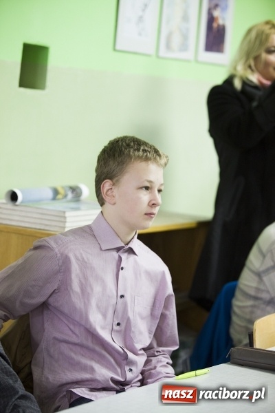 Zdjęcie w galerii na portalu naszraciborz.pl: Mistrz ortografii - zmagania uczni&oacute;w w II LO wiadomości z regionu