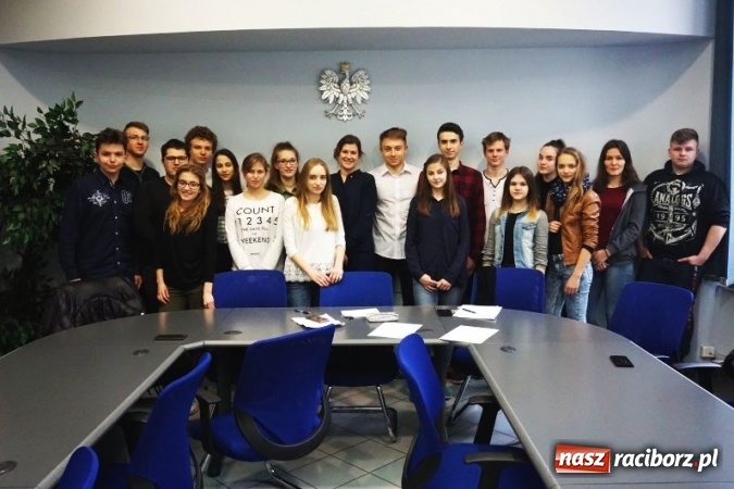Zdjęcie w galerii na portalu naszraciborz.pl: Marcowa sesja Młodzieżowej Rady Miasta. Jakie tematy? wiadomości z regionu
