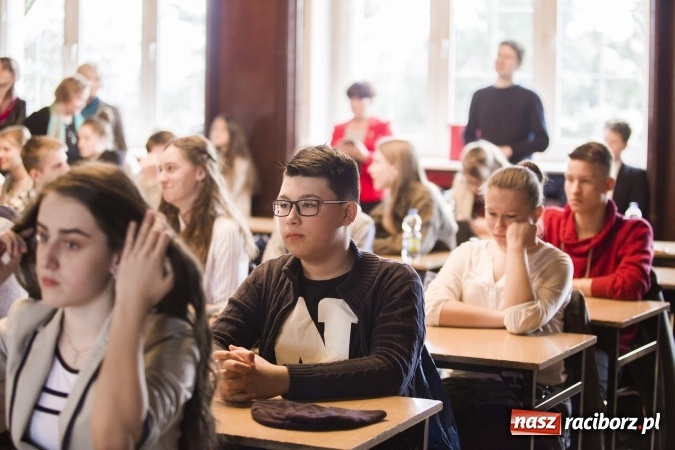 Zdjęcie w galerii na portalu naszraciborz.pl: IX Powiatowy Konkurs Języka Angielskiego dla Gimnazjum wiadomości z regionu