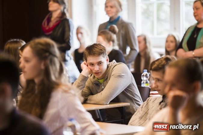 Zdjęcie w galerii na portalu naszraciborz.pl: IX Powiatowy Konkurs Języka Angielskiego dla Gimnazjum wiadomości z regionu