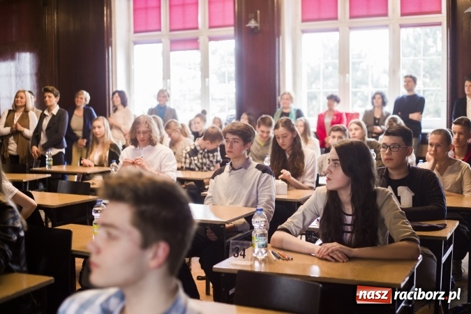 Zdjęcie w galerii na portalu naszraciborz.pl: IX Powiatowy Konkurs Języka Angielskiego dla Gimnazjum wiadomości z regionu