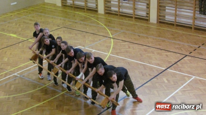 Zdjęcie w galerii na portalu naszraciborz.pl: Żołnierze z jednostki AGAT szkolili uczniów z SMS-u wiadomości z regionu