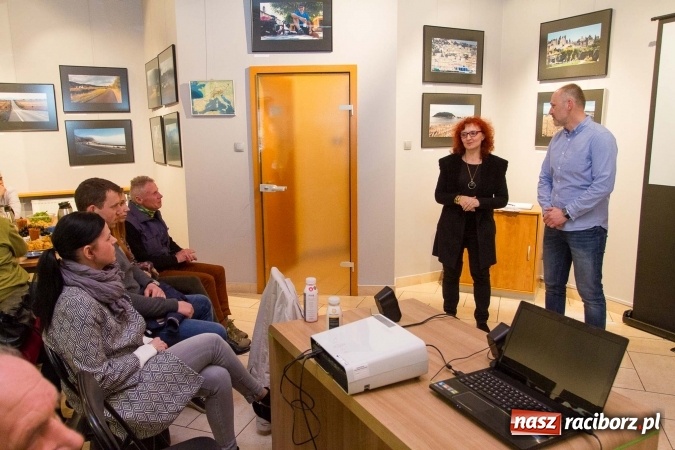Zdjęcie w galerii na portalu naszraciborz.pl: Europa na rowerze – wernisaż oraz spotkanie z Janem Surgą wiadomości z regionu