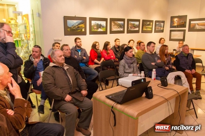 Zdjęcie w galerii na portalu naszraciborz.pl: Europa na rowerze – wernisaż oraz spotkanie z Janem Surgą wiadomości z regionu