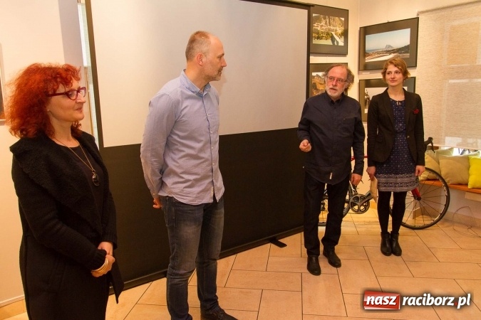 Zdjęcie w galerii na portalu naszraciborz.pl: Europa na rowerze – wernisaż oraz spotkanie z Janem Surgą wiadomości z regionu