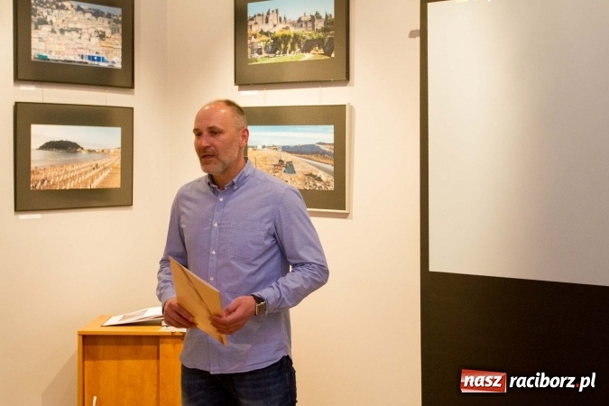 Zdjęcie w galerii na portalu naszraciborz.pl: Europa na rowerze – wernisaż oraz spotkanie z Janem Surgą wiadomości z regionu