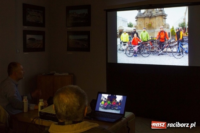 Zdjęcie w galerii na portalu naszraciborz.pl: Europa na rowerze – wernisaż oraz spotkanie z Janem Surgą wiadomości z regionu