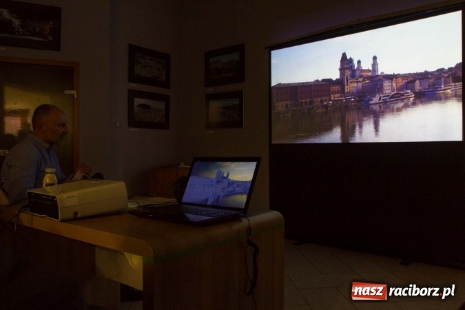 Zdjęcie w galerii na portalu naszraciborz.pl: Europa na rowerze – wernisaż oraz spotkanie z Janem Surgą wiadomości z regionu