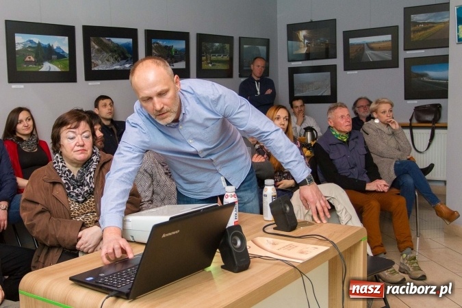 Zdjęcie w galerii na portalu naszraciborz.pl: Europa na rowerze – wernisaż oraz spotkanie z Janem Surgą wiadomości z regionu
