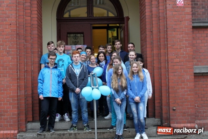 Zdjęcie w galerii na portalu naszraciborz.pl: Gimnazjum nr 5 solidarne z osobami z autyzmem wiadomości z regionu